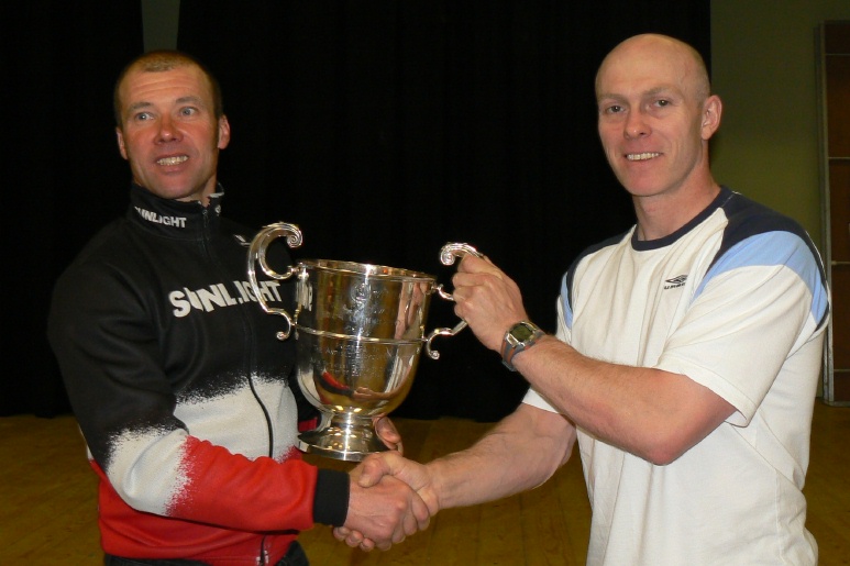 2009 winner and new event record holder receives the Donovan Trophy from Andy Bason